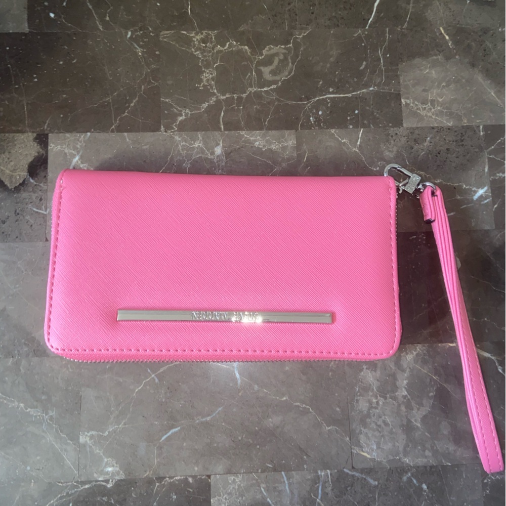 Steve Madden wristlet